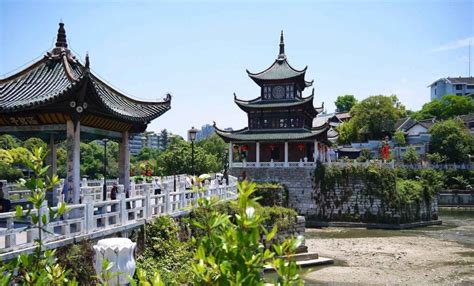 Jiaxiu Pavilion An Architectural Marvel Overlooking Guiyang's Bustling Heart!